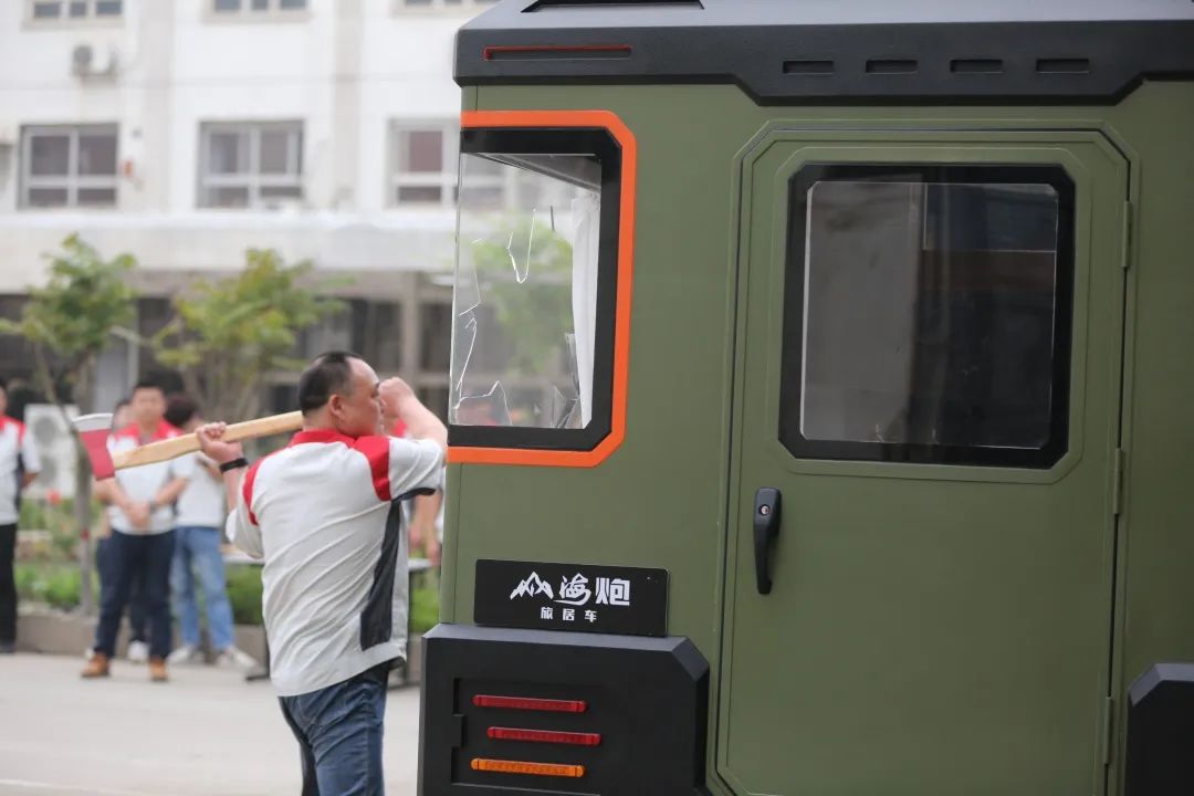 砸掉山海炮旅居车，览众房车究竟在搞什么？